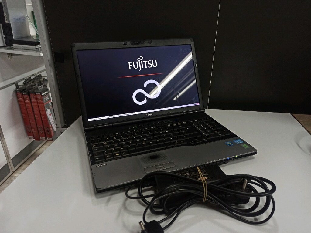 Laptop, Fujitsu Lifebook E782 i5 6ram 128ssd 15.6 HD Mat Ekran 