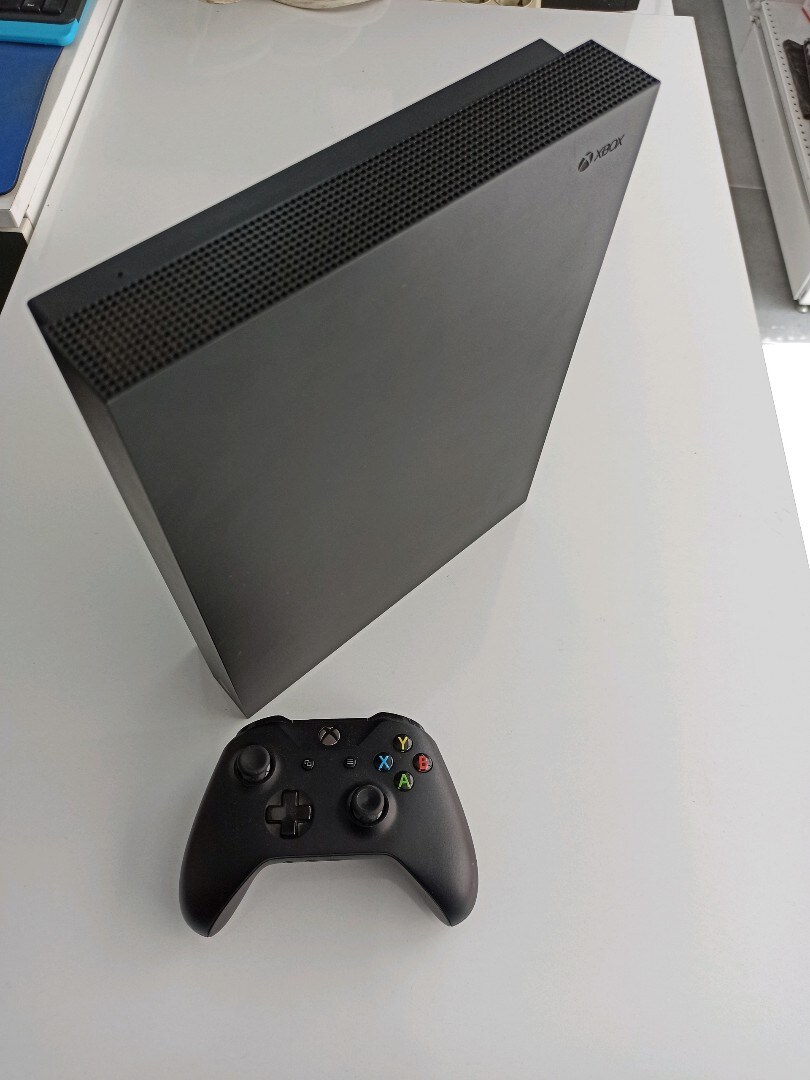Xbox One X Set 1 TB Kol 1 Adet, Oyun Yüklü