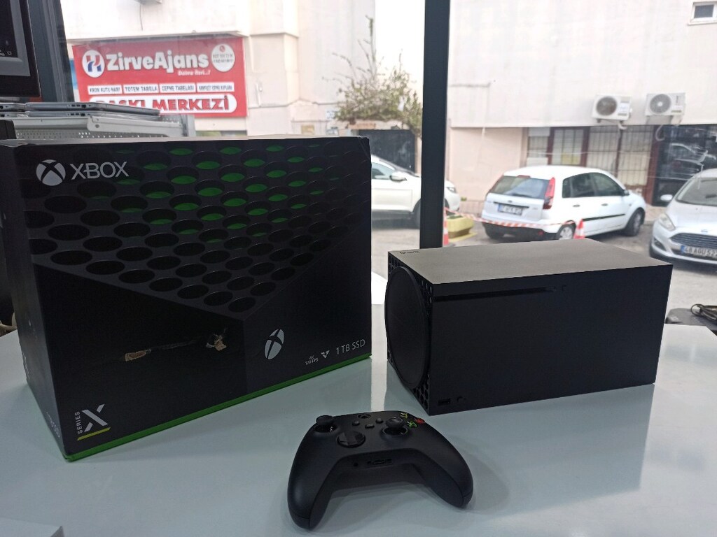 Xbox Series X 1 TB SSD - Tek Kol, Full Kutulu, Takas İmkanı