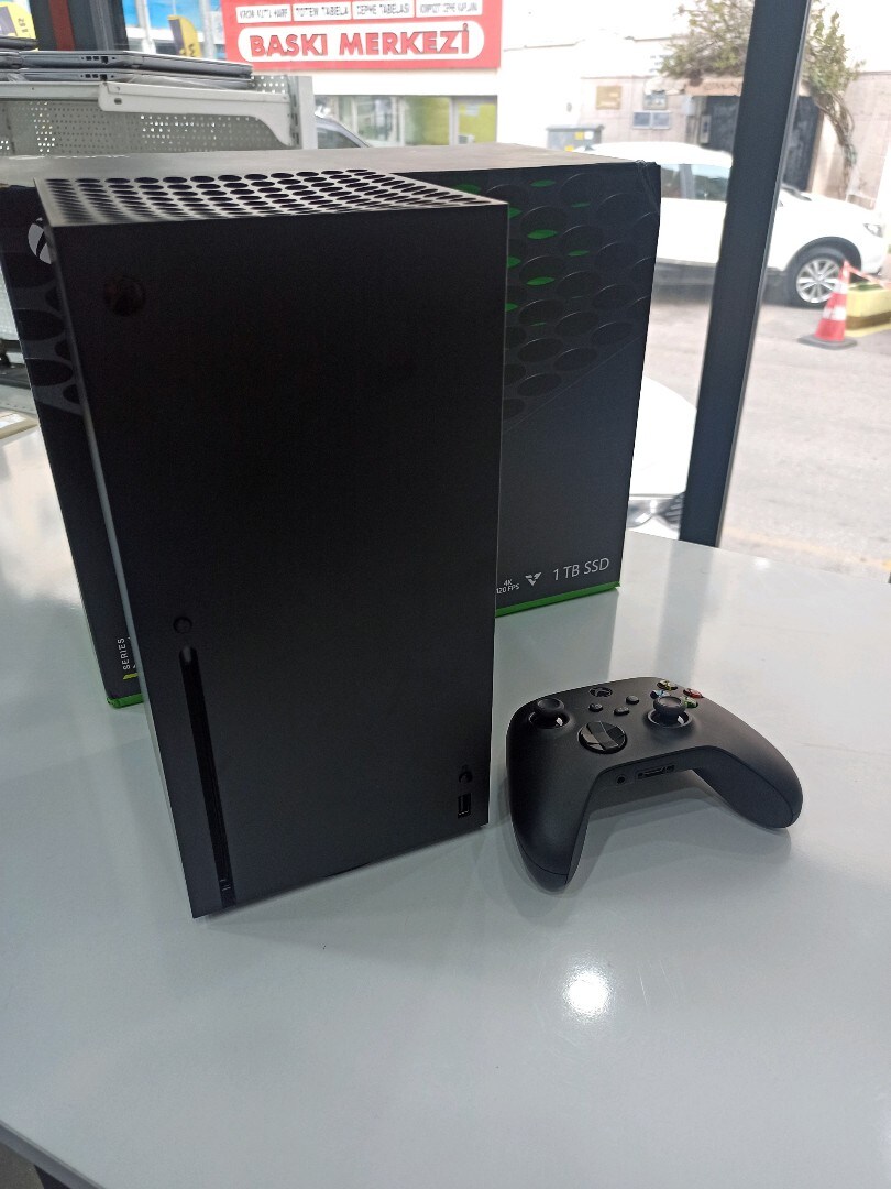 Xbox Series X 1 TB SSD - Tek Kol, Full Kutulu, Takas İmkanı
